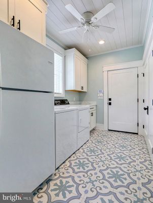 Interior, Kitchen, Recessed Lighting, Washer