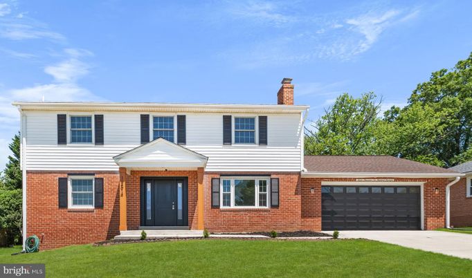 Attached, Exterior, Facade, Brick Facade, Georgian
