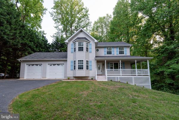 Attached, Exterior, Facade, Farmhouse