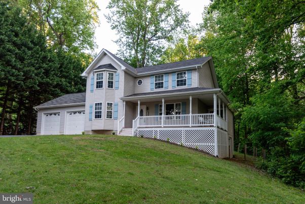 Attached, Backyard, Exterior, Facade, Queen Anne Victorian