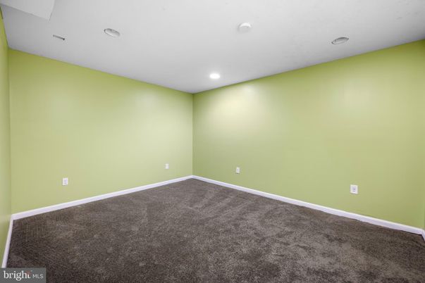 Empty room, Interior, Recessed Lighting