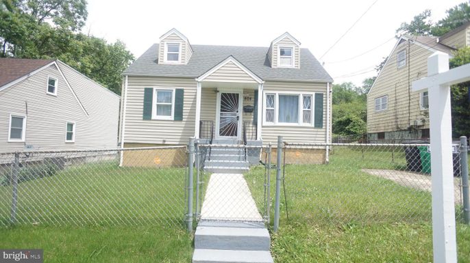 Exterior, Facade, Cape Cod