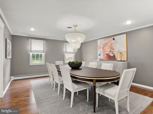 Chandelier, Dining room, Interior, Recessed Lighting, Wood Texture Flooring
