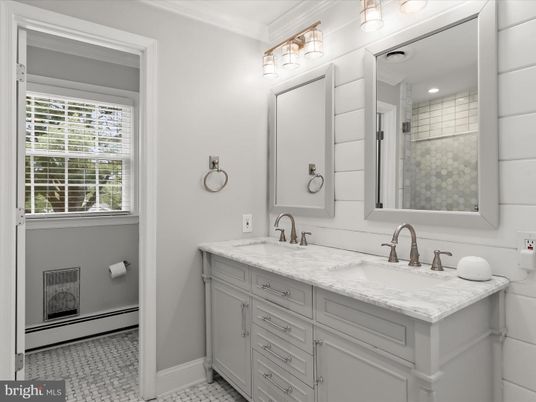 Bathroom, Dual Sink Vanities, Interior, Recessed Lighting