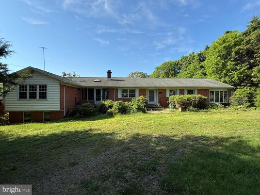 Exterior, Facade, Brick Facade, Ranch