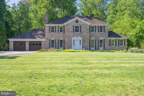Attached, Exterior, Facade, Brick Facade, Georgian
