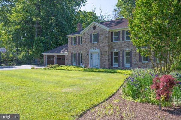 Attached, Exterior, Facade, Brick Facade, Georgian