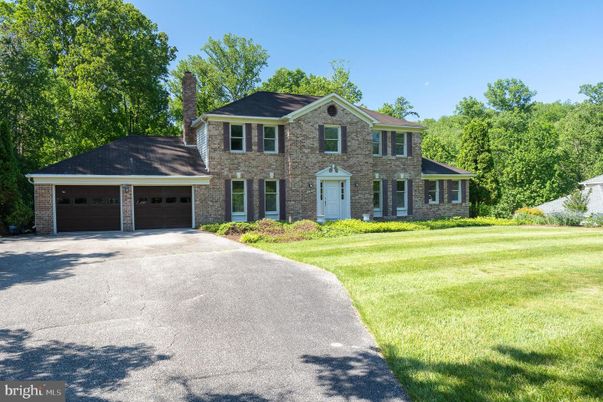 Attached, Exterior, Facade, Brick Facade, Georgian