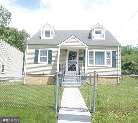 Exterior, Facade, Cape Cod