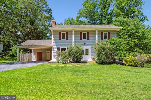 Attached, Exterior, Facade, Raised Ranch