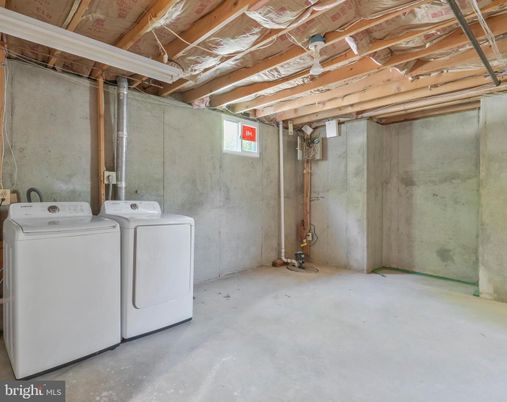 Interior, Washer, Wooden Beams