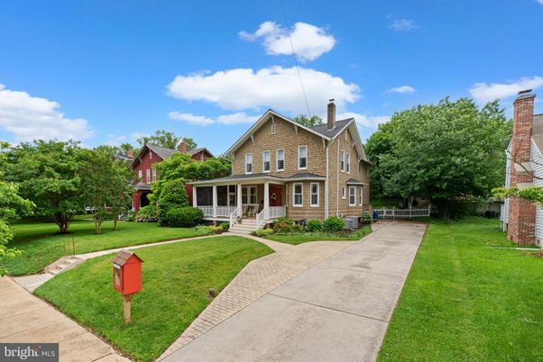 Backyard, Exterior, Facade, Queen Anne Victorian