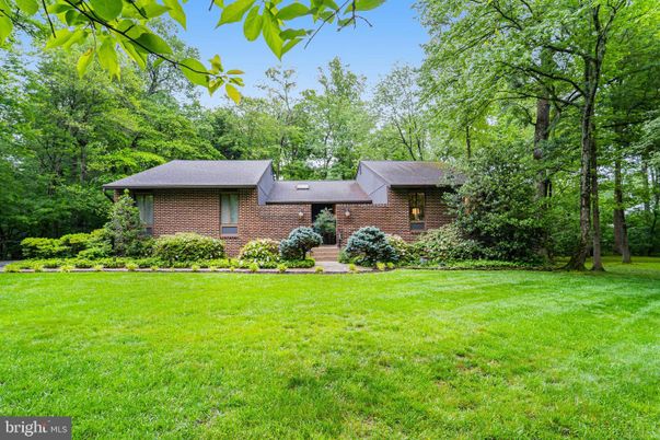 Backyard, Exterior, Facade, Brick Facade, Ranch