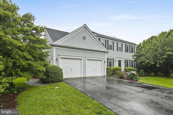 Attached, Exterior, Facade, Farmhouse