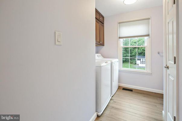 Interior, Washer, Wood Texture Flooring