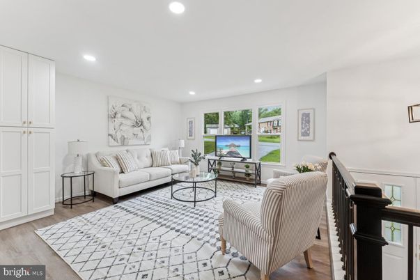 Interior, Living room, Recessed Lighting, Water, Wood Texture Flooring