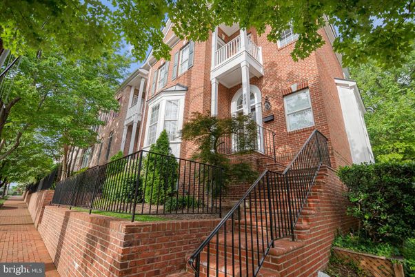 Exterior, Facade, Brick Facade, Rowhouse