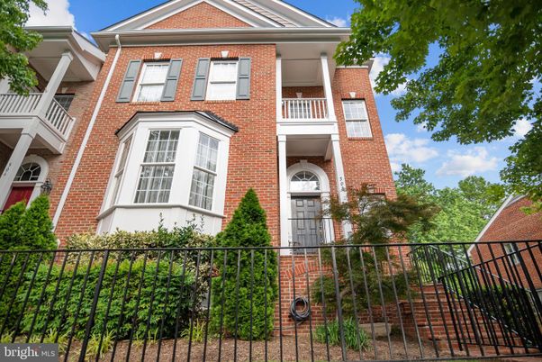Exterior, Facade, Brick Facade, Rowhouse