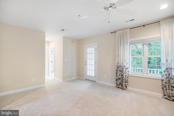 Empty room, Interior, Recessed Lighting