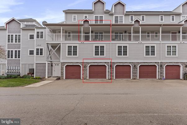 Attached, Exterior, Facade, Rowhouse