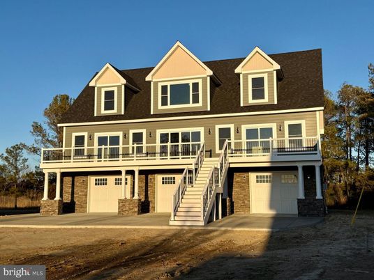 Attached, Exterior, Facade, Farmhouse