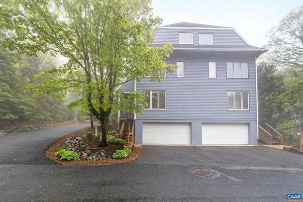 Attached, Exterior, Facade, Raised Ranch