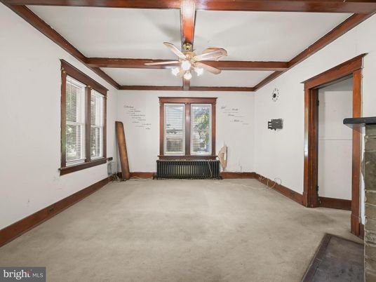 Empty room, Interior, Wooden Beams