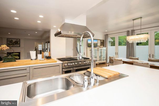 Chandelier, Dining room, Interior, Kitchen, Recessed Lighting, Stainless Steel Appliances