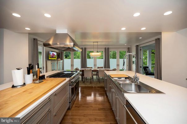 Chandelier, Dining room, Interior, Kitchen, Pendant Lights, Recessed Lighting, Stainless Steel Appliances, Wood Texture Flooring