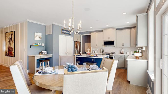 Chandelier, Dining room, Interior, Kitchen, Pendant Lights, Recessed Lighting, Wood Texture Flooring