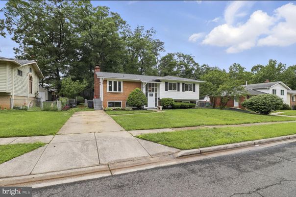 Exterior, Facade, Brick Facade, Raised Ranch