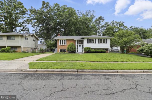 Exterior, Facade, Brick Facade, Raised Ranch