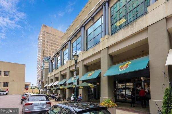 Exterior, Facade, Modern