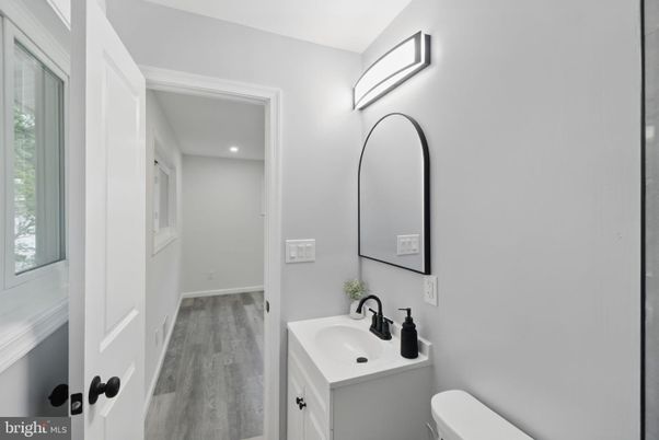 Bathroom, Interior, Recessed Lighting, Wood Texture Flooring