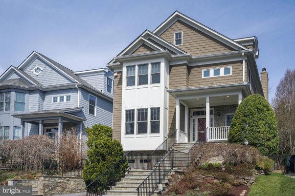 Exterior, Facade, Queen Anne Victorian