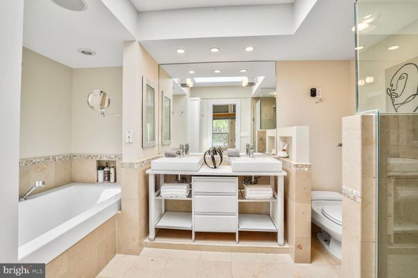 Bathroom, Dual Sink Vanities, Interior, Recessed Lighting
