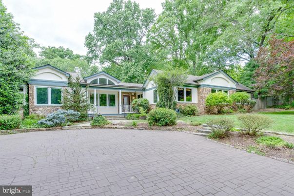 Exterior, Facade, Ranch