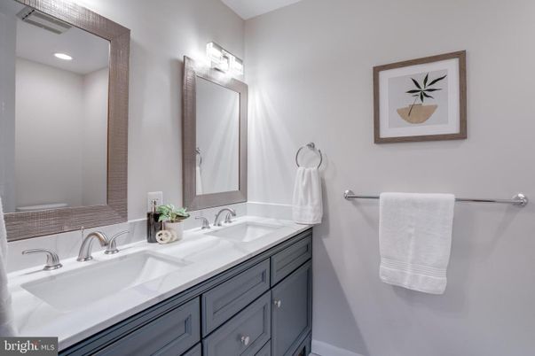 Bathroom, Dual Sink Vanities, Interior, Recessed Lighting