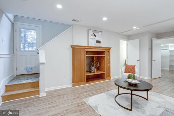 Interior, Recessed Lighting, Wood Texture Flooring