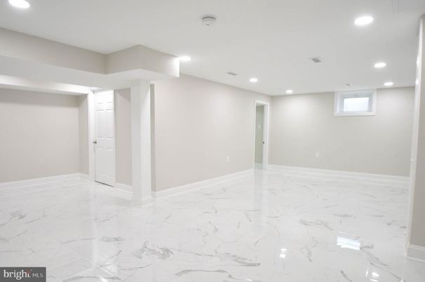 Empty room, Interior, Marble, Recessed Lighting