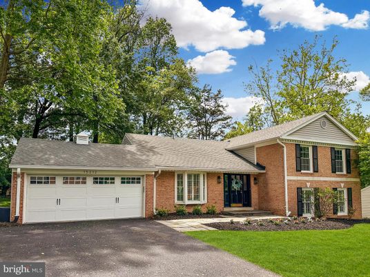 Attached, Exterior, Facade, Brick Facade, Cape Cod