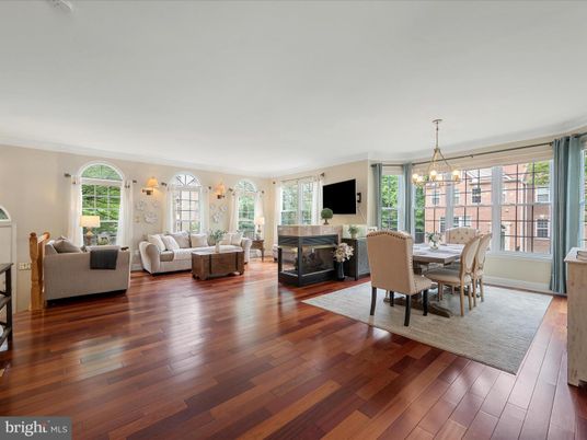Chandelier, Dining room, Interior, Living room, Pendant Lights, Wood Texture Flooring
