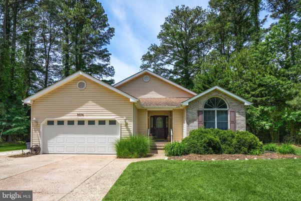 Attached, Exterior, Facade, Brick Facade, Ranch