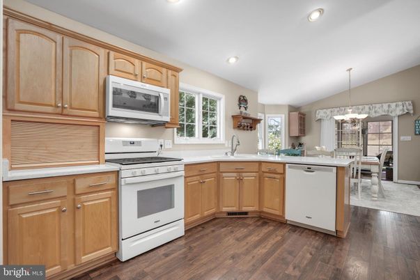Chandelier, Dining room, Interior, Kitchen, Pendant Lights, Recessed Lighting, Wood Texture Flooring