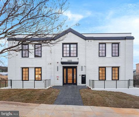 Exterior, Facade, Rowhouse