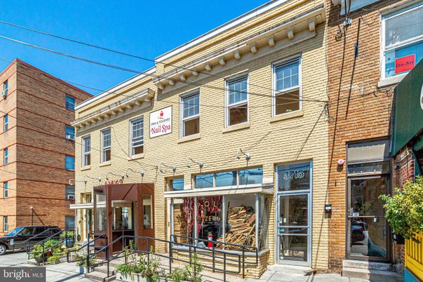 Exterior, Facade, Brick Facade, Rowhouse