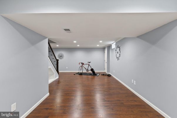 Fitness Equipment, Interior, Recessed Lighting, Wood Texture Flooring
