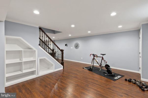 Fitness Equipment, Interior, Recessed Lighting, Wood Texture Flooring
