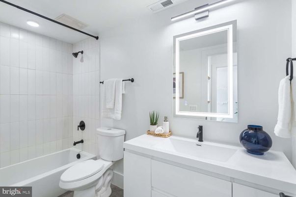 Bathroom, Interior, Recessed Lighting