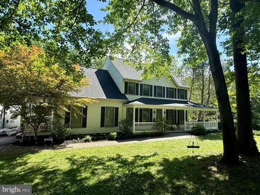 Backyard, Exterior, Facade, Queen Anne Victorian